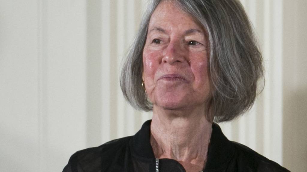Die 77-jährige amerikanische Lyrikerin Louise Glück wird mit dem Literaturnobelpreis 2020 geehrt.