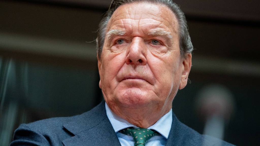 Altkanzler Gerhard Schröder (SPD) hält die massiven Wirtschaftssanktionen gegen Russland auf längere Sicht nicht für durchhaltbar. (Archivbild)