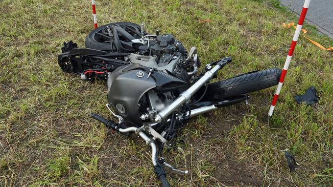 Beim Überholen in Auto geprallt – Töfffahrer schwer verletzt