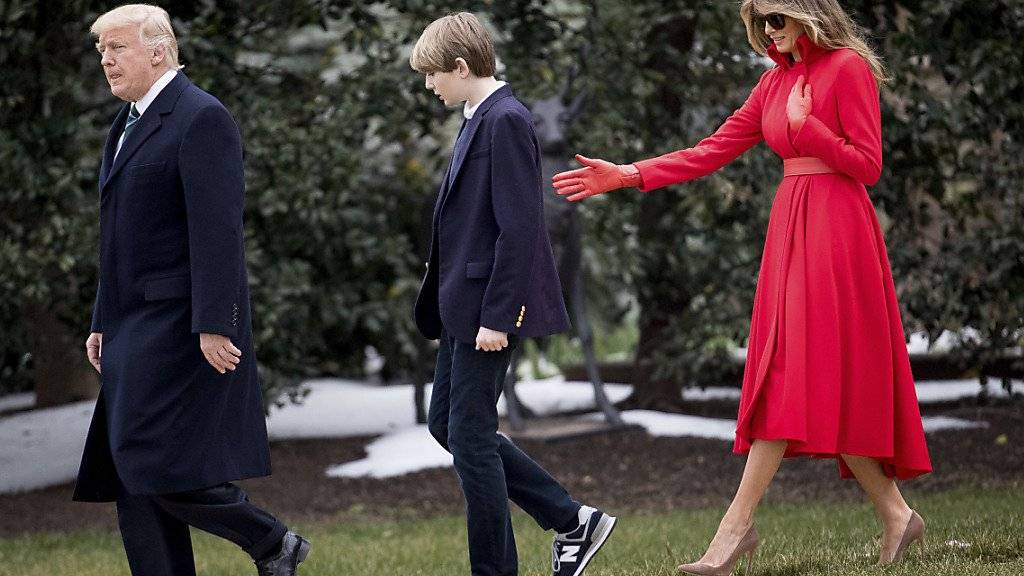 Melania und Barron Trump zu Besuch beim US-Präsidenten im Garten des Weissen Hauses (Archiv)