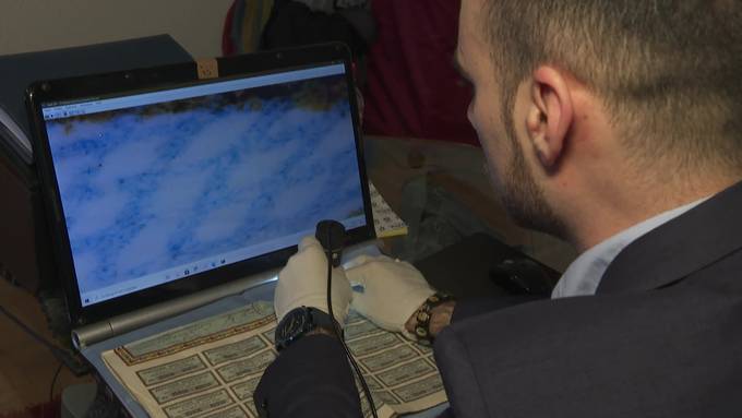 Wertvolle Unterschrift: Autogrammexperte Alessandro Pippia im Kampf gegen Fälscher