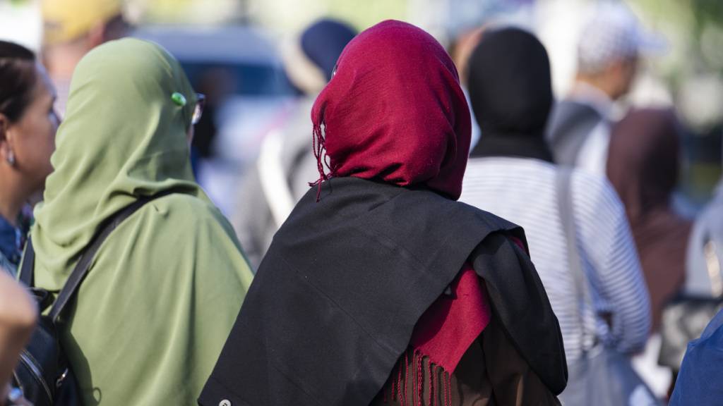 In Zürich wurde am Samstag gegen ein geplantes Kopftuchverbot an Schulen demonstriert.