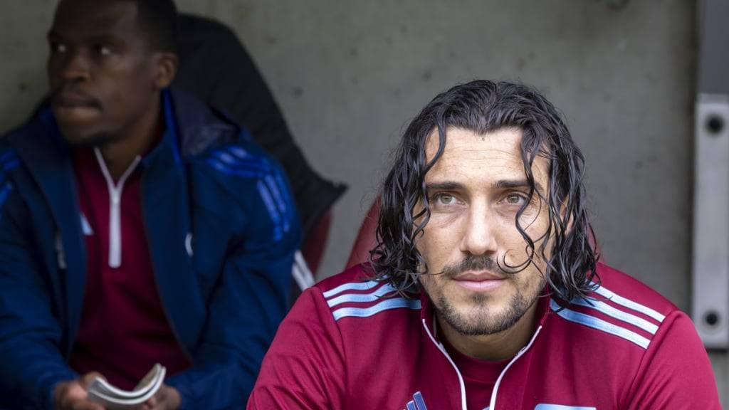 Enzo Crivelli (vorne) richtet den Blick in den Nahen Osten