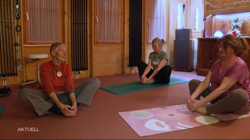 «Sie ist einfach anders»: 80-Jährige arbeitet noch als Yogalehrerin