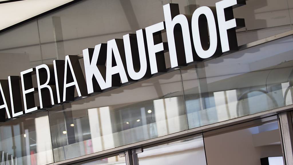 Der Warenhauskonzern Galeria Karstadt Kaufhof hat die Schliessung von 16 seiner derzeit noch 92 Kaufhäuser bestätigt. (Archivbild)