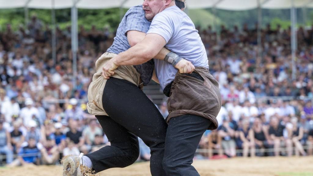 Christian Schuler (rechts) geht als aktiver Schwinger in den Ruhestand