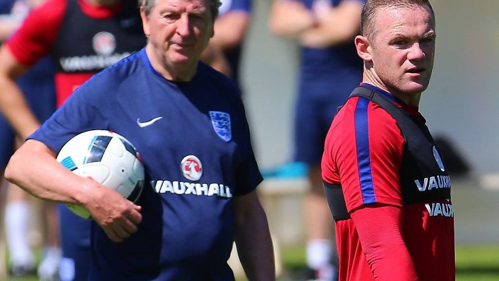 Gegen Island eindeutig in der Favoritenrolle: Englands Coach Roy Hodgson und Captain Wayne Rooney