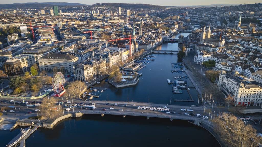Der Zürcher Stadtrat macht sich wegen blockierter Bauprojekte Sorgen. Neu prüft die Stadt Gesuche im Zusammenhang mit dem Ortsbildschutz selbst, das soll die Verfahren vereinfachen. (Symbolbild)