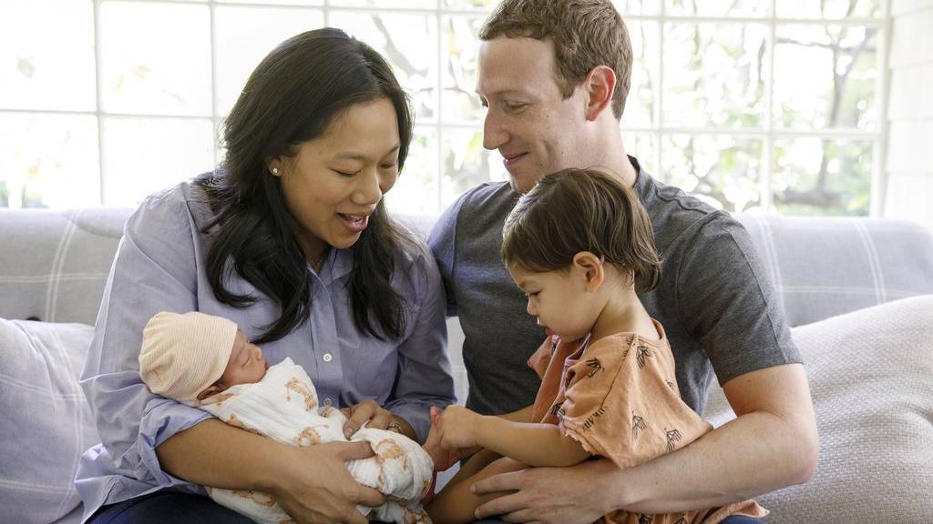 Sind jetzt eine vierköpfige Familie: Priscilla Chan und Marc Zuckerberg mit August und Max.