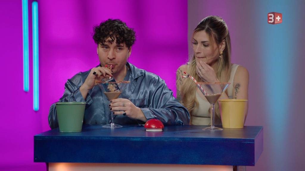 Bachelorette-Kandidat Mike schlürft den Ekel-Cocktail weg, als wäre es nichts