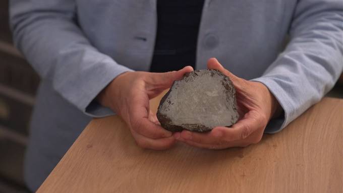 Dunkle Schmelzkruste: Das unterscheidet Meteoriten von Erdgestein