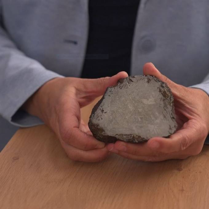 Dunkle Schmelzkruste: Das unterscheidet Meteoriten von Erdgestein