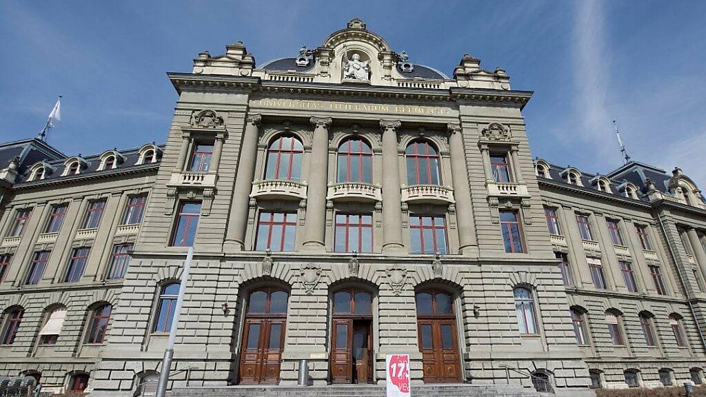 Die Universität Bern zieht Konsequenzen nach den umstrittenen Posts. (Symbolbild)