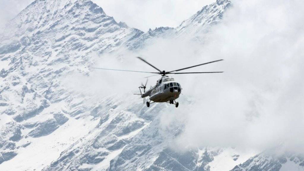 Ein russischer MI-17-Helikopter bei einem Einsatz am Mount Everest. Ein typengleicher Militärhelikopter wird in Venezuela vermisst. (Archivbild)
