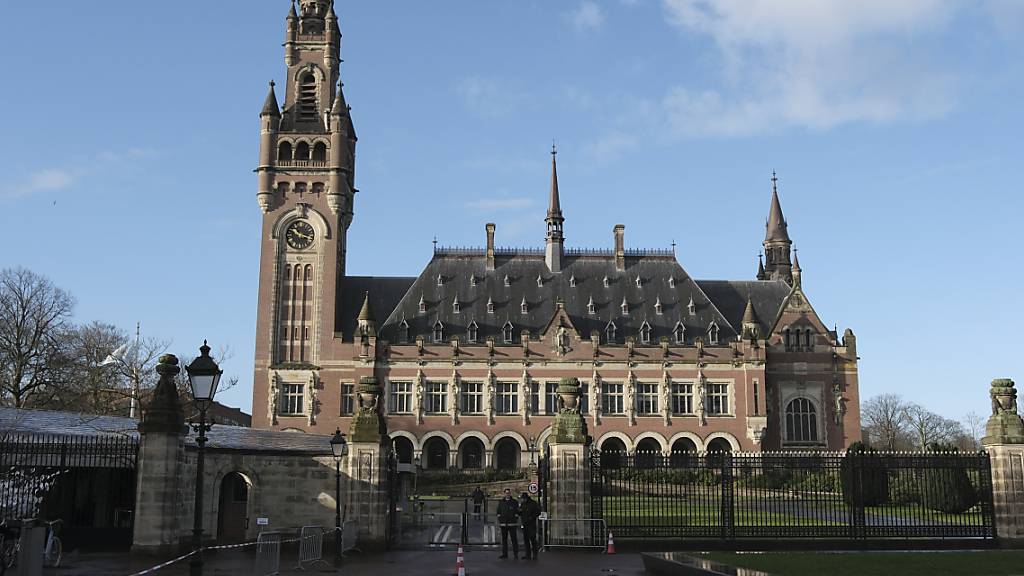 ARCHIV - Ein Blick auf den Friedenspalast, in dem der Internationale Gerichtshof in Den Haag untergebracht ist. Foto: Patrick Post/AP/dpa
