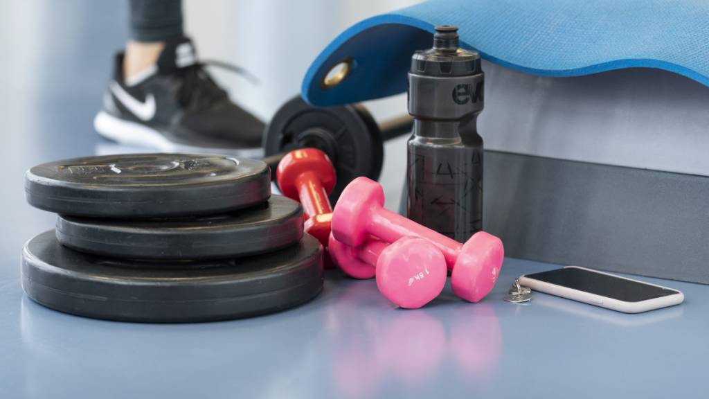 Fitnessartikel waren im ersten Halbjahr im Schweizer Detailhandel gefragt. (Archivbild)