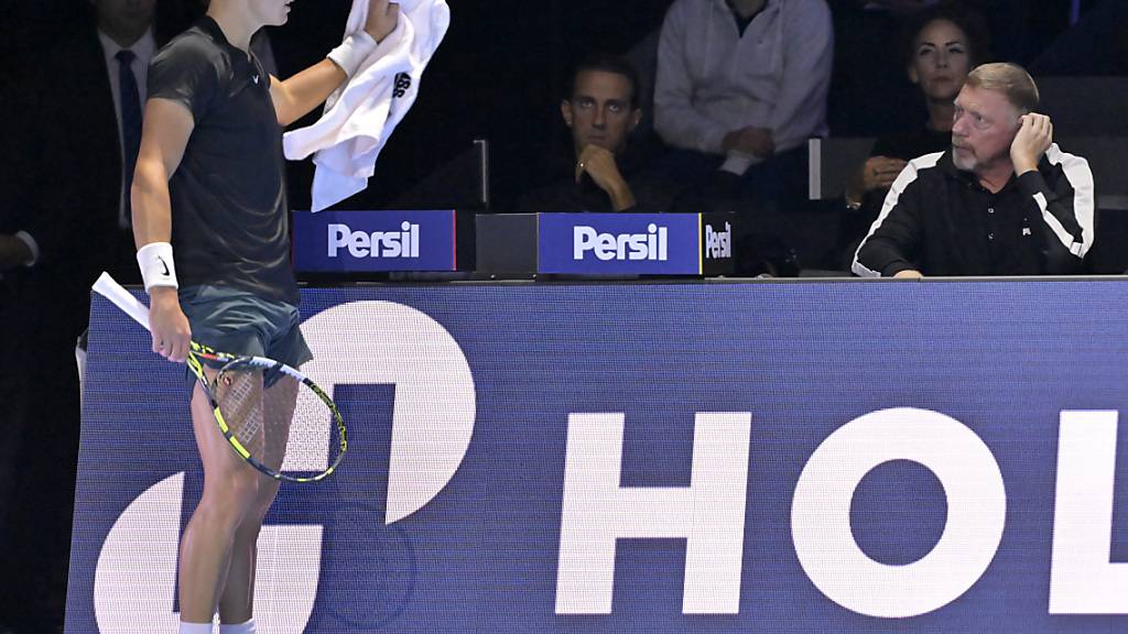 Holger Rune nimmt bei den diesjährigen Swiss Indoors in Basel Tipps von Boris Becker entgegen