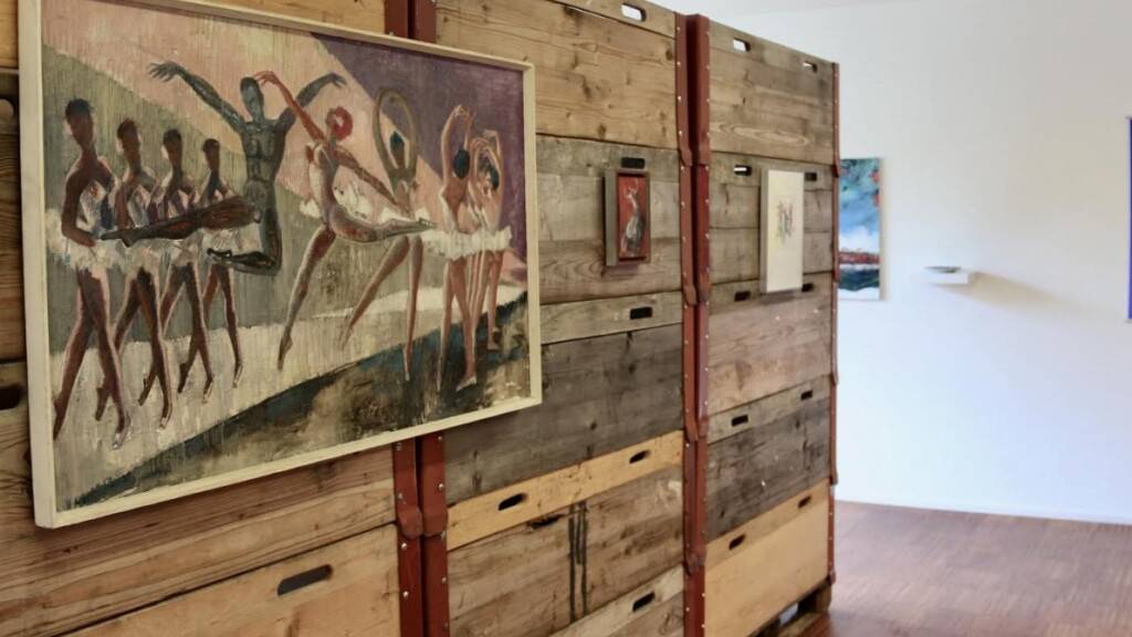 Blick in die Ausstellung fundkunst.ch mit verlorenen und vergessenen Bildern.