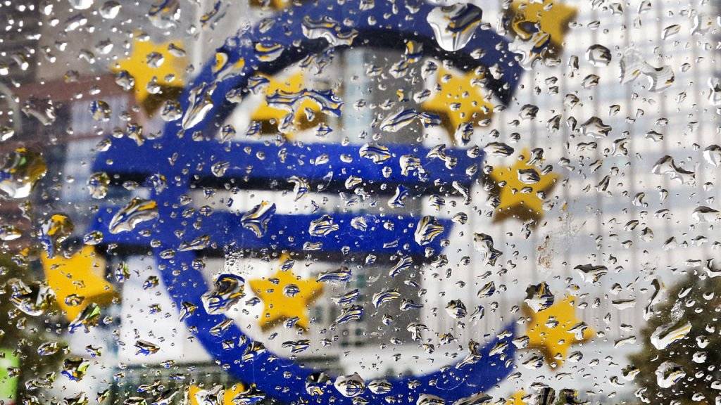 Die Gegner der billionenschweren Anleihenkäufe der EZB haben vor dem Europäischen Gerichtshof (EuGH) eine Niederlage erlitten. Die Anleihenkäufe der Zentralbank seien rechtens, entschied das Gericht. (Archiv)