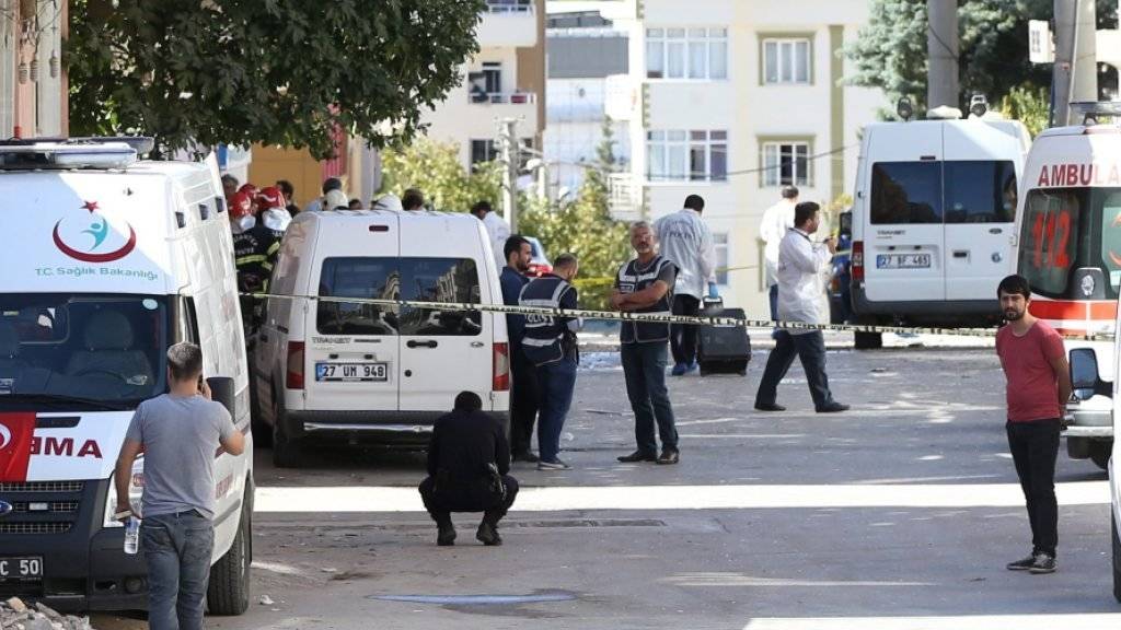 Türkische Antiterrorspezialisten sichern den Anschlagsort in Gaziantep.