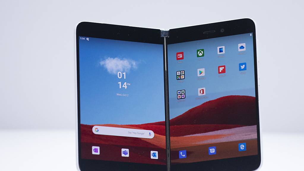 Der Technologiekonzern Microsoft wagt mit dem klappbaren Android-Smartphone «Surface Duo» einen neuen Anlauf auf dem hart umkämpften Handymarkt.(Archivbild)
