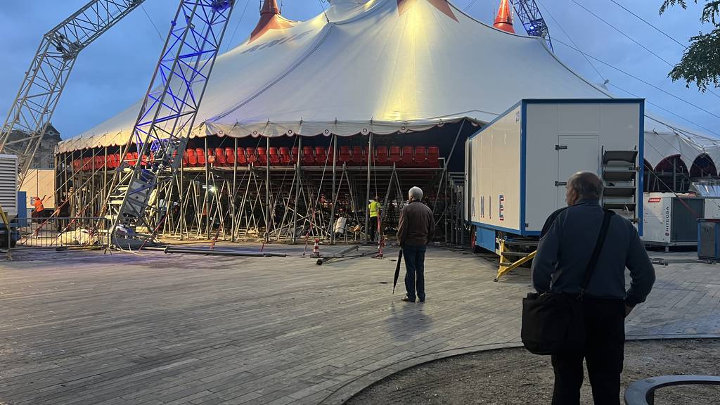 Der Circus Knie bricht seine Zelte auf dem Sechseläutenplatz ab