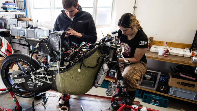 Ostschweizerin erfindet das Motorrad neu