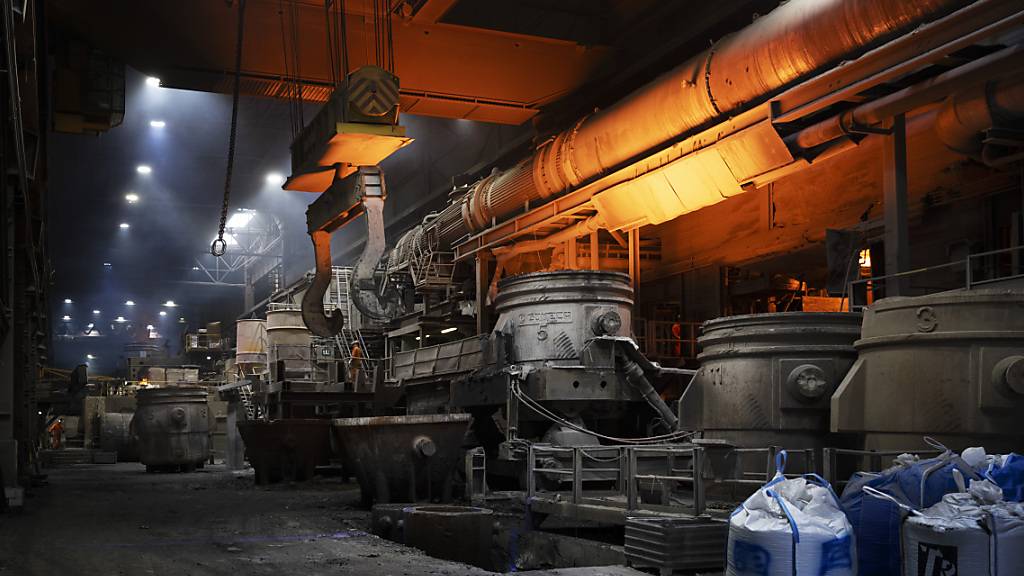 Die Stimmung in der Schweizer Industrie ist auch zu Beginn des Jahres 2024 gedämpft. Der Einkaufsmanager-Index (PMI) hat sich im Januar gegenüber dem Vormonat kaum verändert und verharrt damit klar unter der Wachstumsschwelle. (Archivbild)