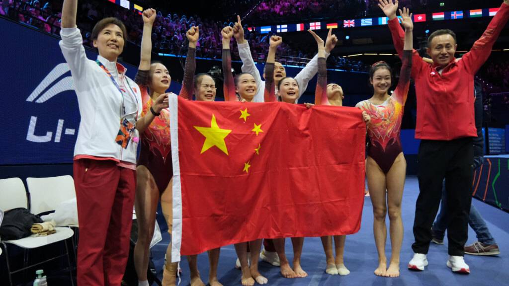 Ausgelassener Jubel: Chinas Kunstturnerinnen holten Team-Gold an der WM in Rotterdam