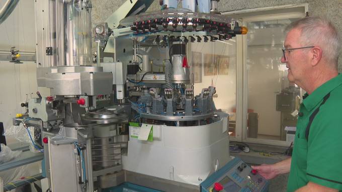 Balgacher René Tanner produziert bekannte Socken