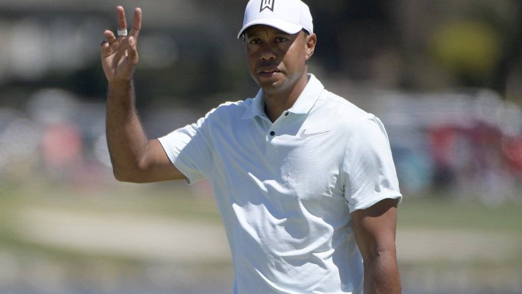 Für einmal in Weiss: Tiger Woods darf sich wieder zeigen.