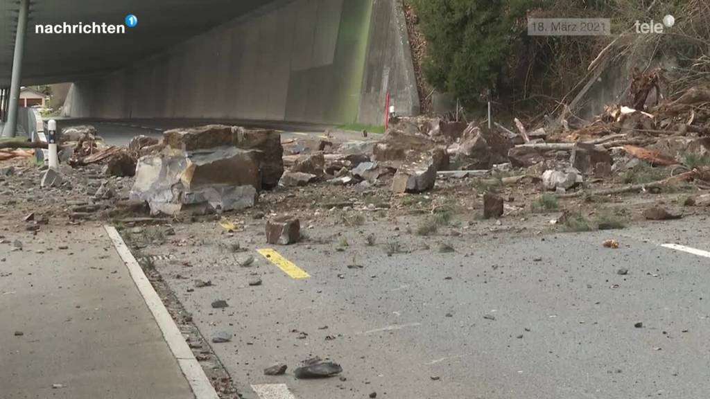 Räumungsarbeiten nach dem Felssturz in Gersau haben begonnen