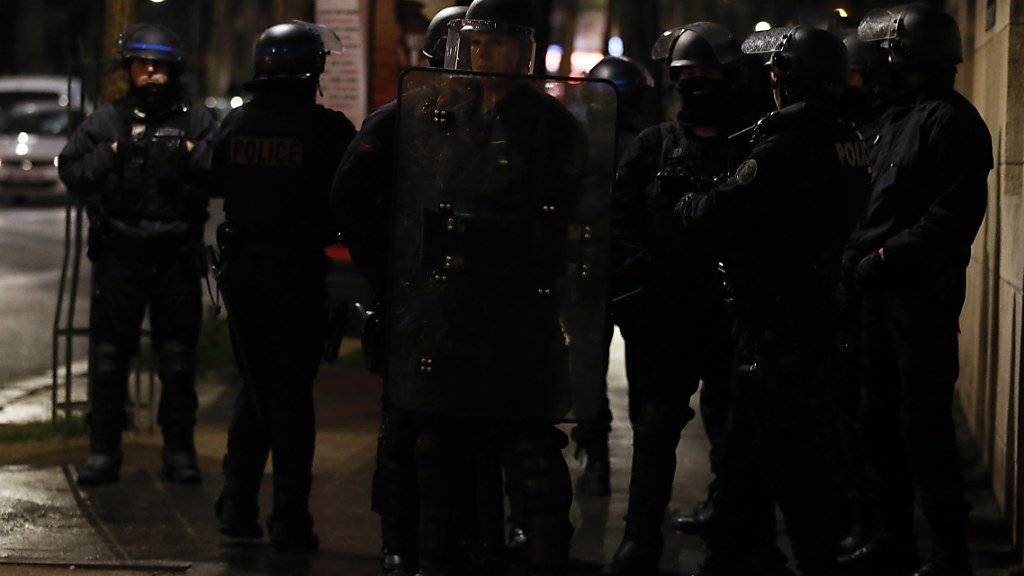 Die Polizei schreitet an französischen Universitäten ein, wo Studenten in der Nacht auf Freitag protestierten.