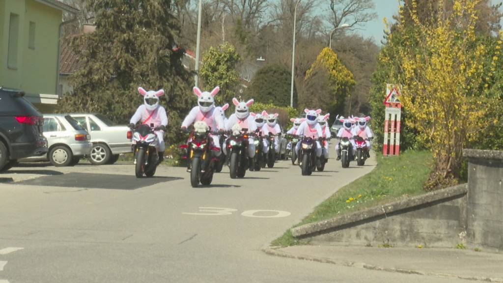 Töfffahrende Hasen bringen Osterschoggi
