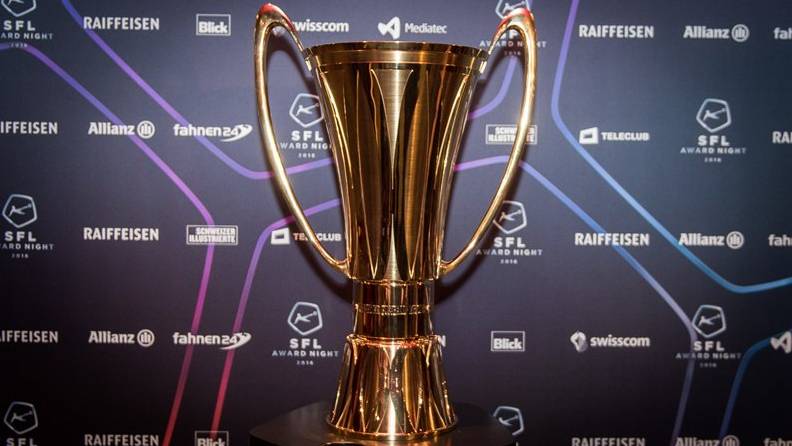 Der neue Meisterpokal der Superleague wird am 25. Mai dem Champion überreicht.