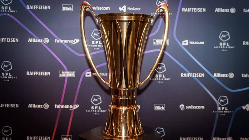 Der neue Meisterpokal der Superleague wird am 25. Mai dem Champion überreicht.