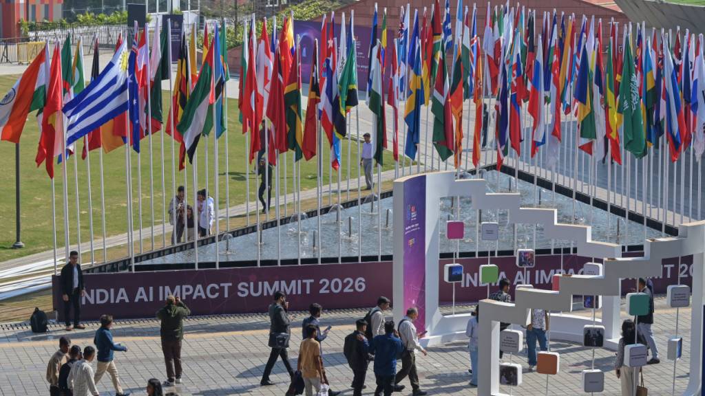 Delegierte treffen zum «AI Impact Summit» in Indien ein. Foto: Uncredited/AP/dpa