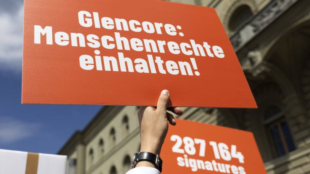 Die Initianten reichten die Unterschriften für die neue Konzernverantwortungsinitiative im Mai ein. (Archivbild)