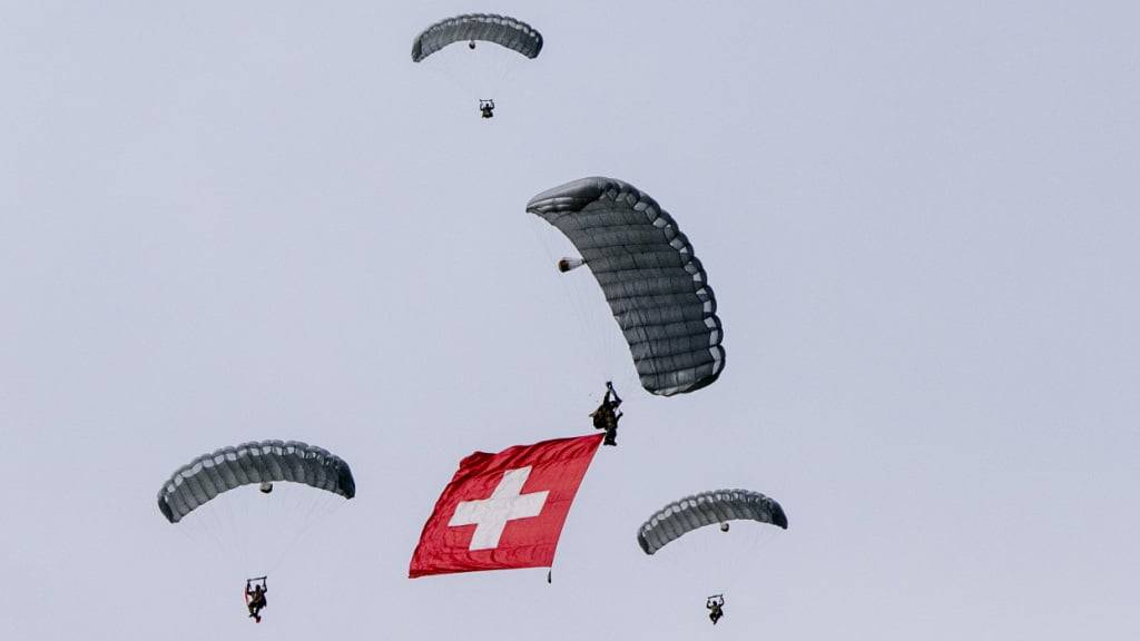 Auch ohne Patrouille Suisse gab es im Himmel über dem ESAF Gelände in Mollis GL ein Spektakel der Schweizer Armee.