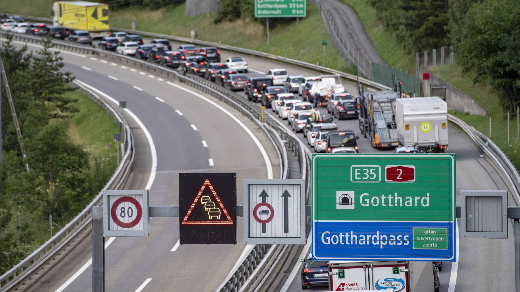 Gehört zum Schweizer Sommer wie das Glacé: Der Stau vor dem Gotthard.