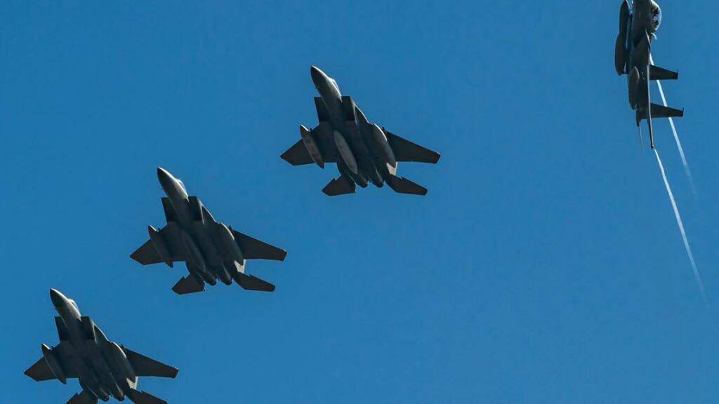 ARCHIV - F-15 Kampfjets der Royal Saudi Air Force bei einer Militärübung. Foto: -/Saudi Press Agency/dpa/Archivbild