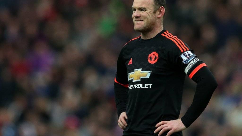 Manchester Uniteds Wayne Rooney im Pech