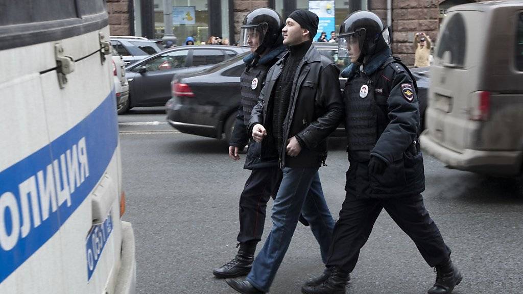 In der Moskauer Innenstadt wurden erneut rund 30 Menschen festgenommen.