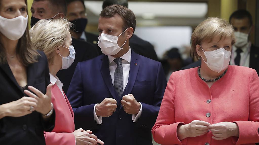 Die EU hat ihr Gipfeltreffen am späten Freitagabend in Brüssel unterbrochen und will am Samstag ihre Beratungen zu Coronavirus-Hilfsgeldern fortsetzen.