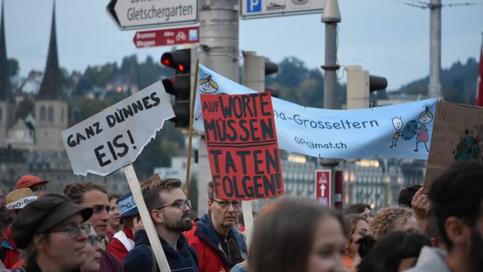 300 Personen an Demo in Luzern – Tausende protestieren schweizweit