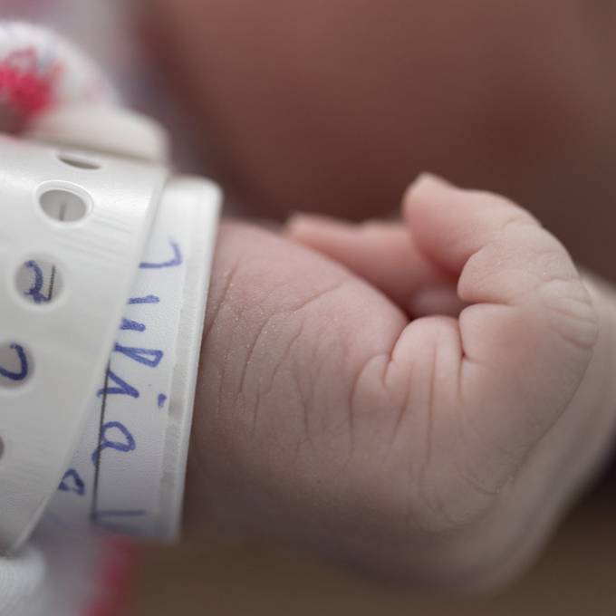 Neugeborenes hebt den Kopf – sensationell oder alltäglich?