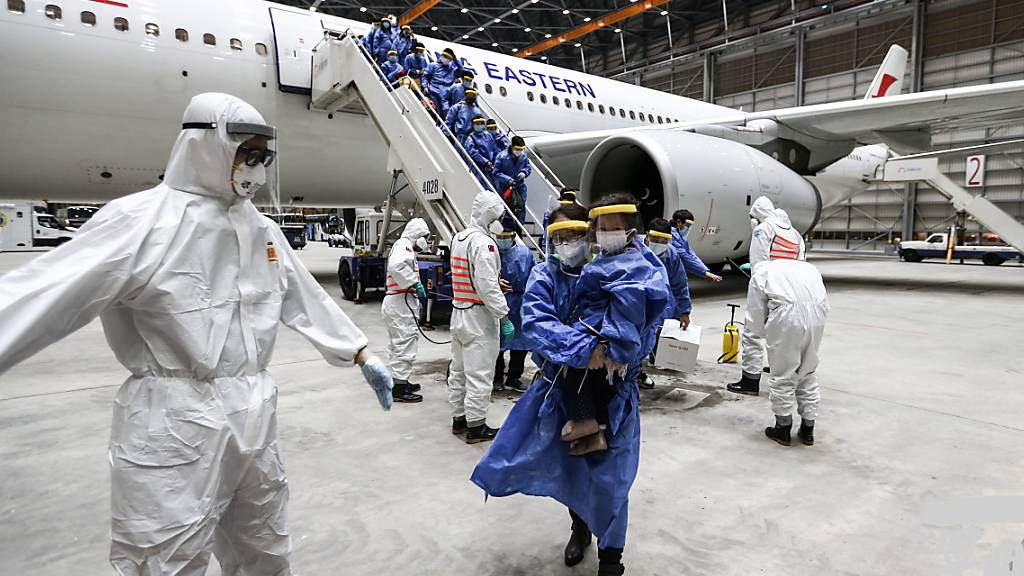 China meldet am Montag, dass zahlreiche Neuerkranken mit dem Coronavirus auf Rückkehrer aus dem Ausland zurückzuführen seien.