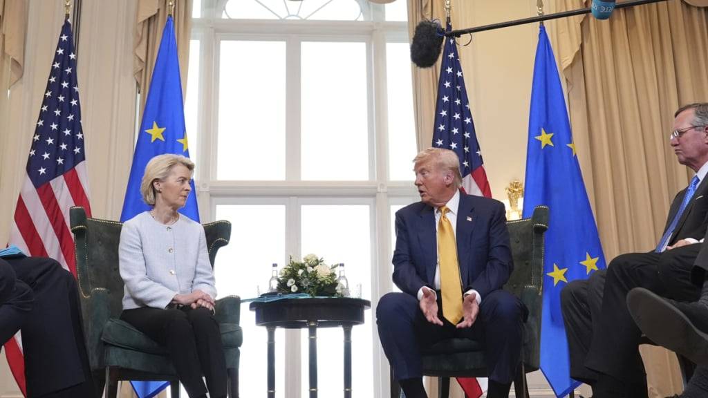 Die Gefahr eines Handelskriegs zwischen den USA und der EU ist vorerst abgewendet. Bei einem Spitzentreffen in Schottland wird eine Grundsatzeinigung erzielt.