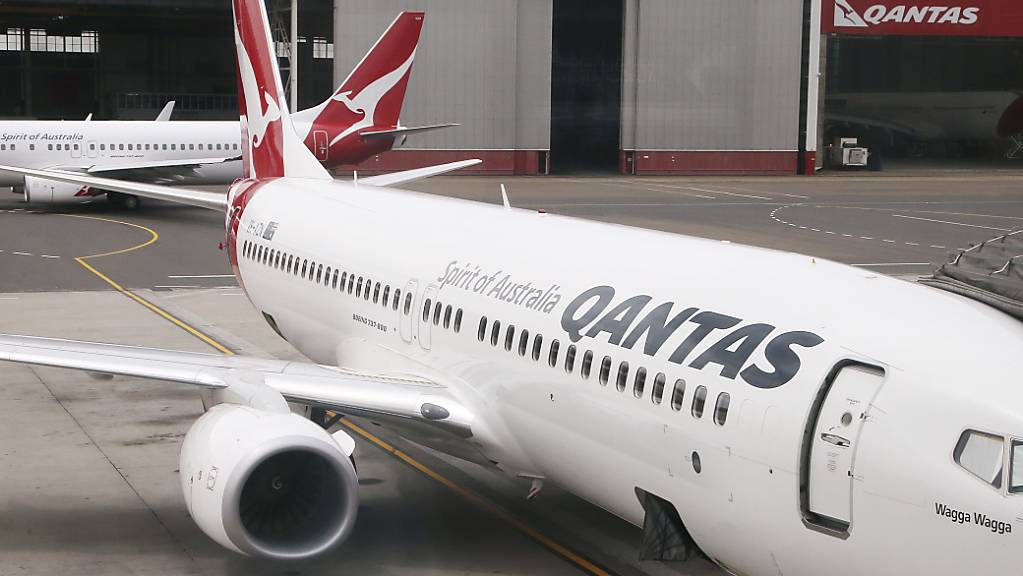 Zwei Maschinen des Typs Boeing 737 der australischen Fluggesellschaft Qantas am Flughafen von Sydney. (Archivbild)