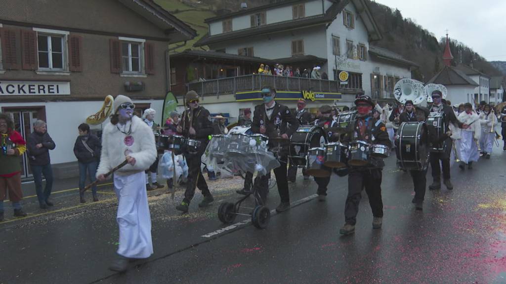 Kinderumzug an der Uislumpätä in Dallenwil